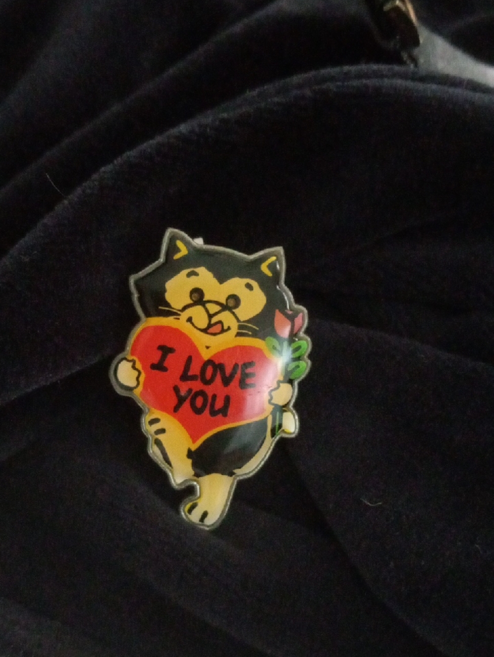 Cute Black & Yellow Cat I Love You Pin - Decorative Pet-Themed Accessory